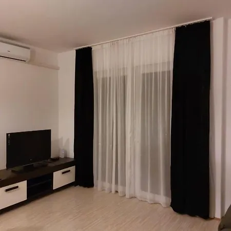 Karlo, Apartment